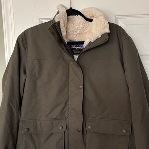 Patagonia Maple Grove Green Women's jacket with High Pile Fleece Collar.